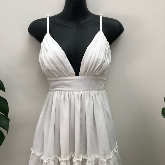 Pretty Little Thing White Dress low V-neck skater - Picture 2 of 8